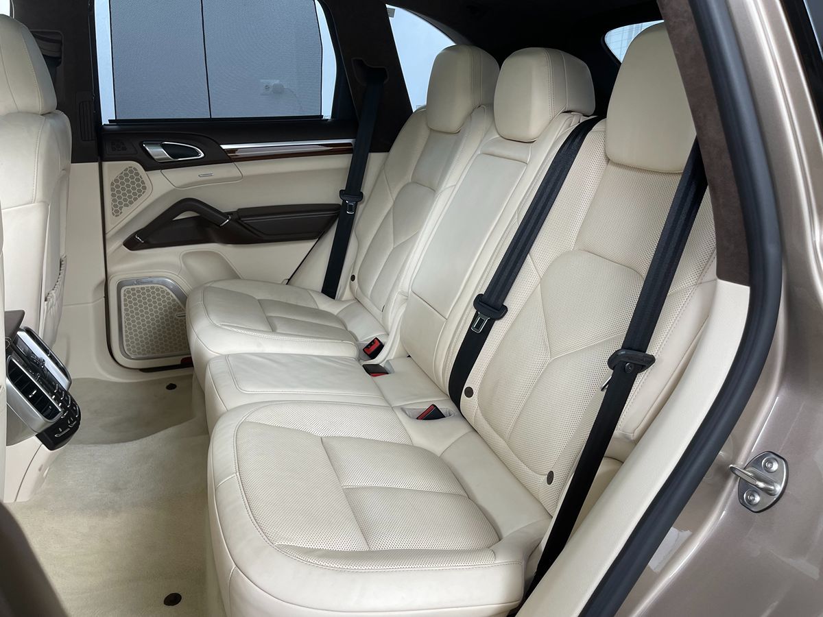 2017 Porsche Cayenne Turbo photo 20