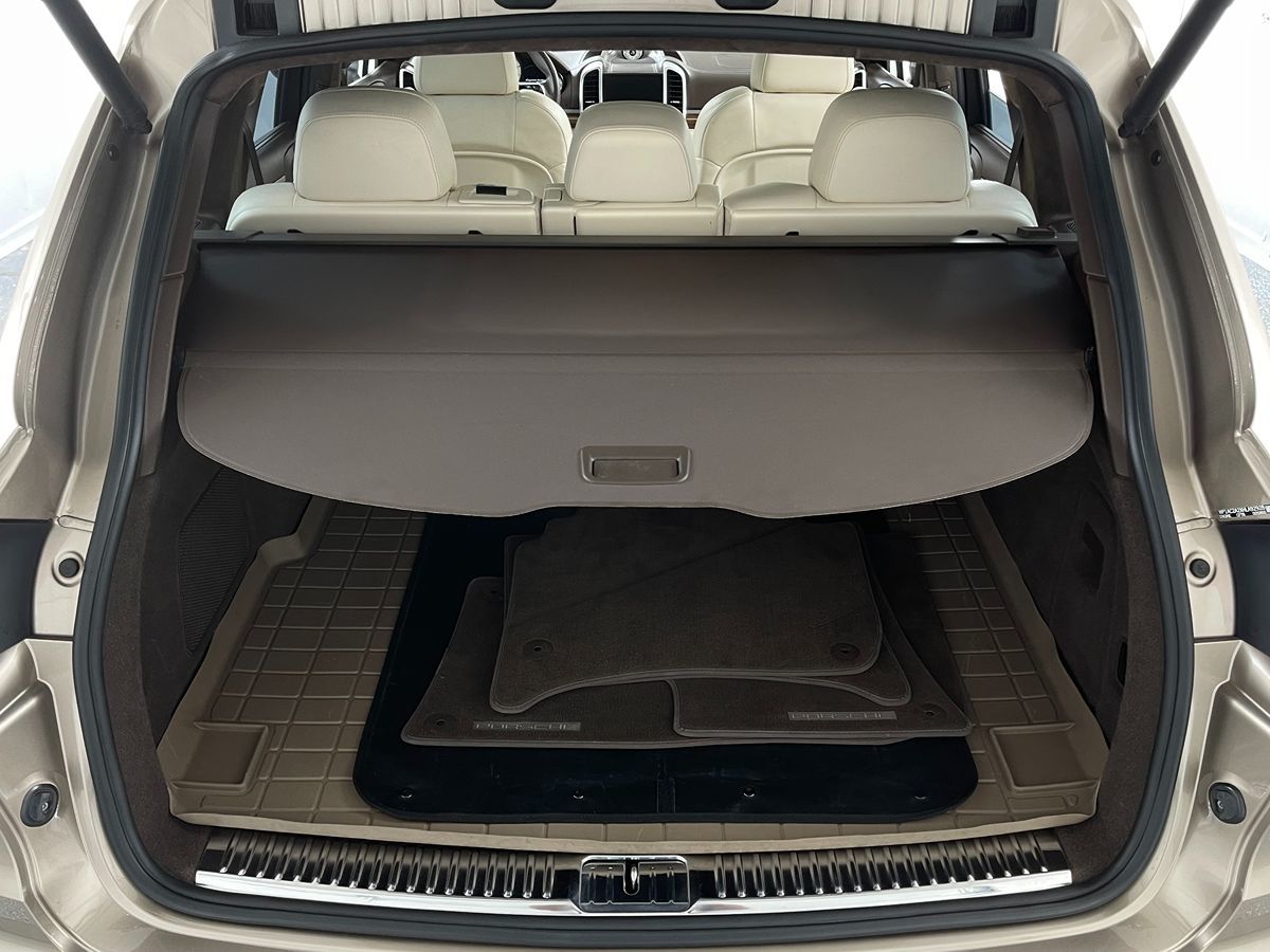 2017 Porsche Cayenne Turbo photo 25