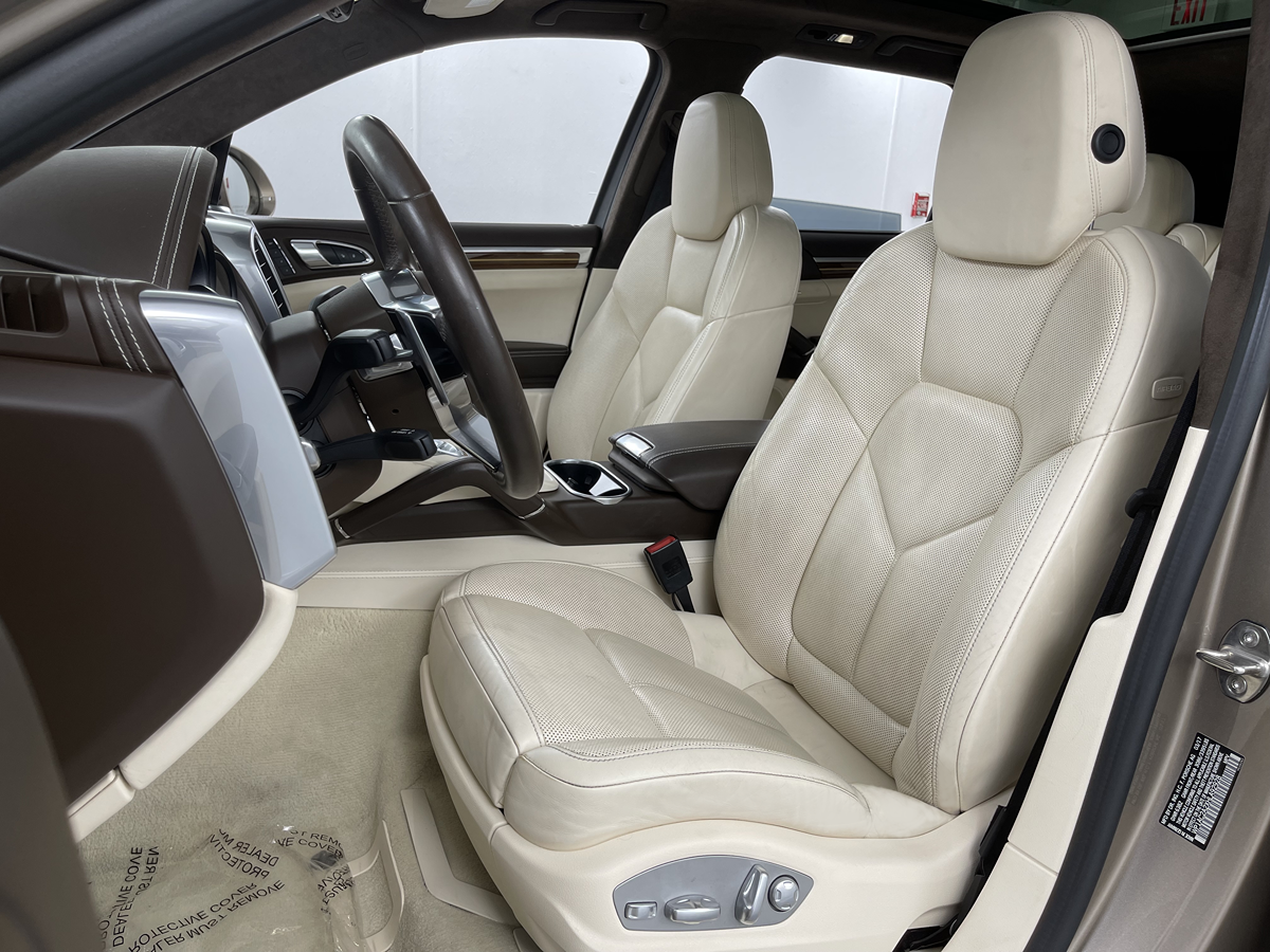 2017 Porsche Cayenne Turbo photo 5