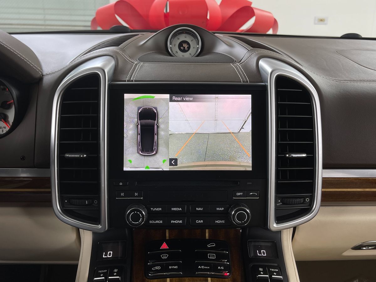 2017 Porsche Cayenne Turbo photo 14