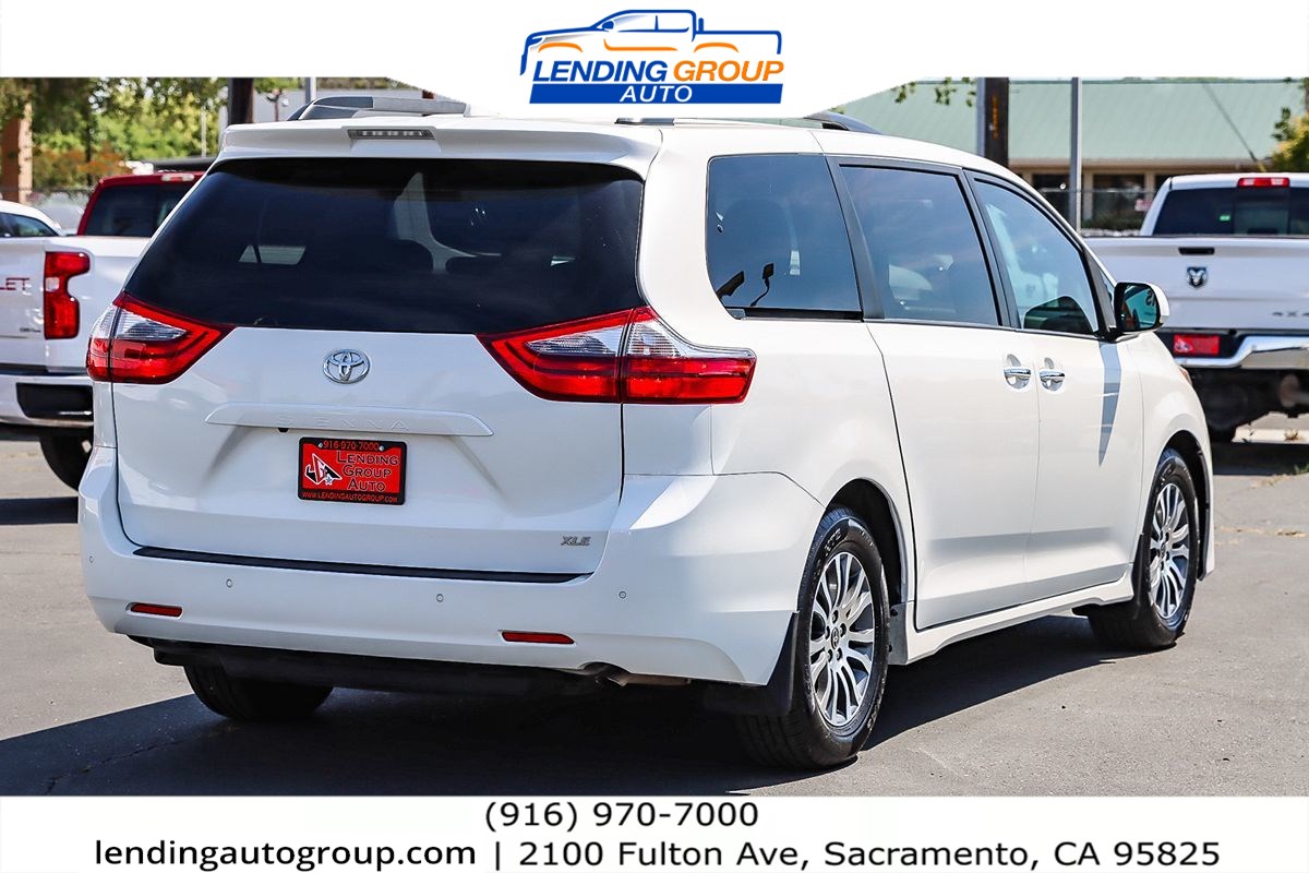 2020 Toyota Sienna XLE Premium photo 4
