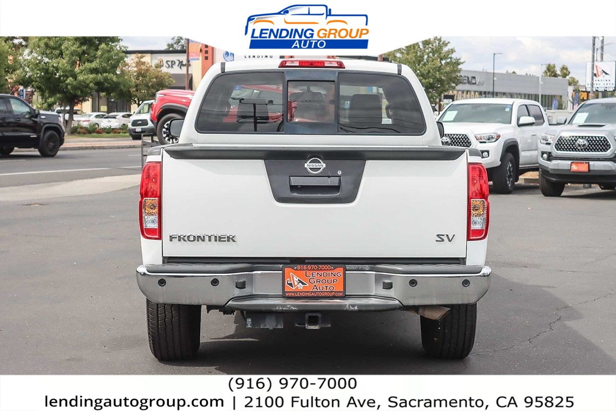 2016 Nissan Frontier SV photo 2