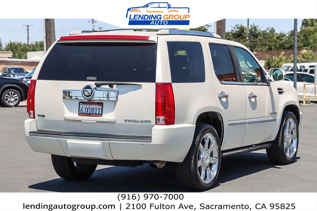 2010 Cadillac Escalade Premium photo 3