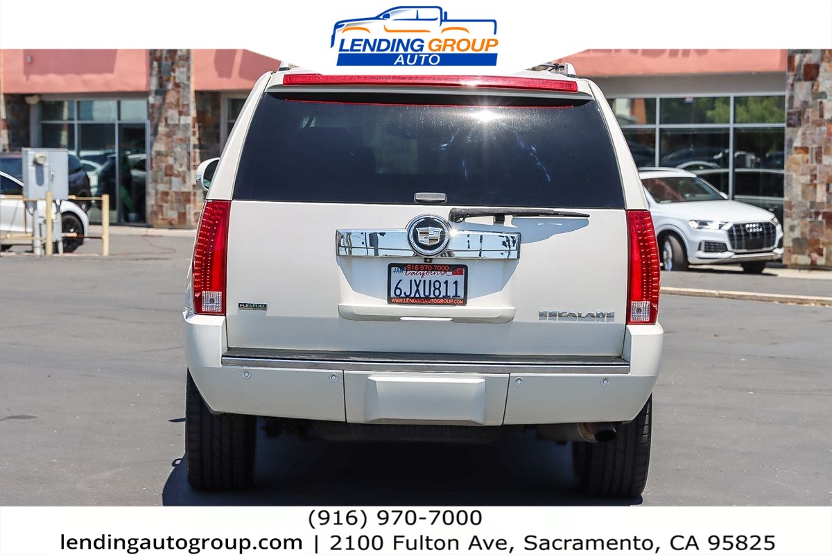 2010 Cadillac Escalade Premium photo 2