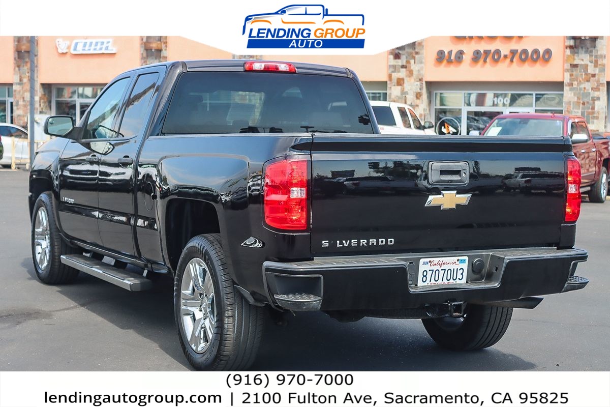 2018 Chevrolet Silverado 1500 Custom photo 2