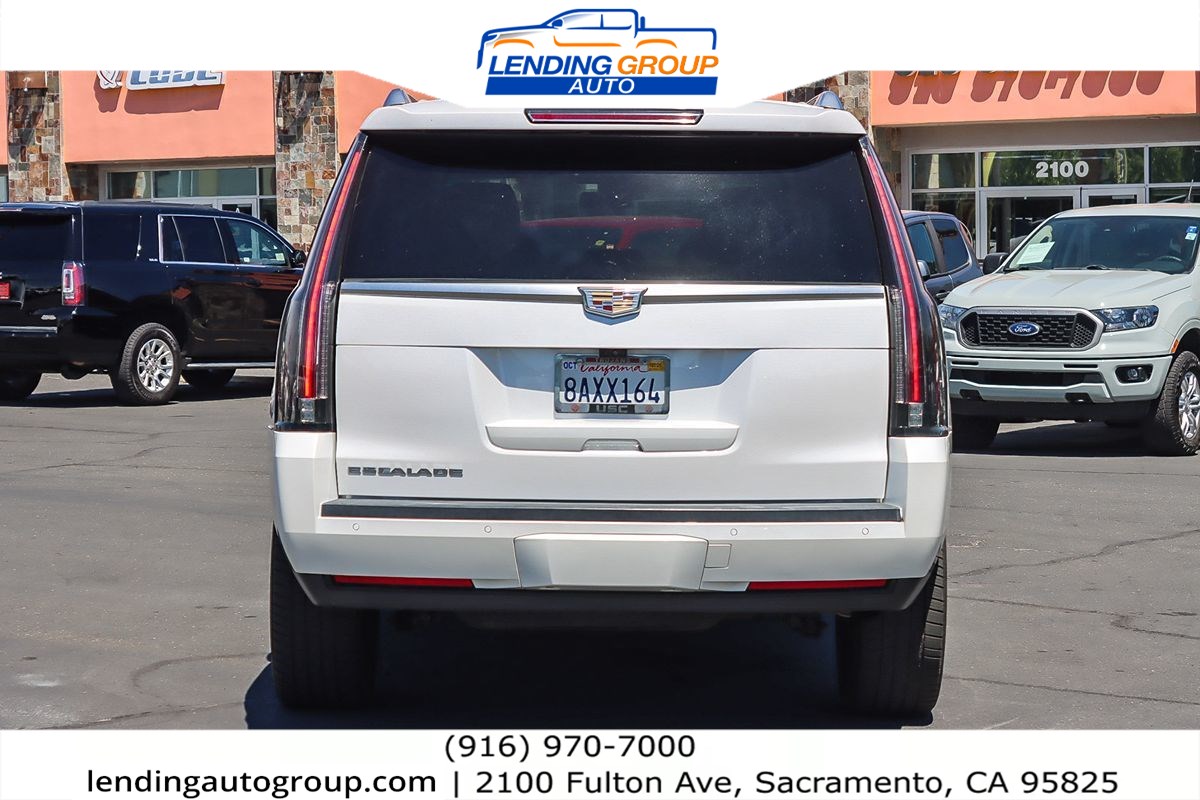 2017 Cadillac Escalade Premium Luxury photo 3