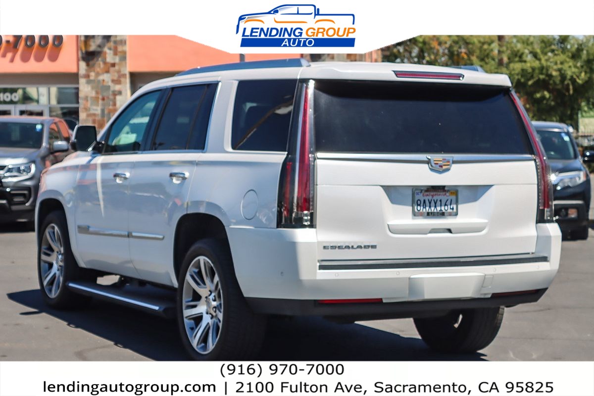2017 Cadillac Escalade Premium Luxury photo 2