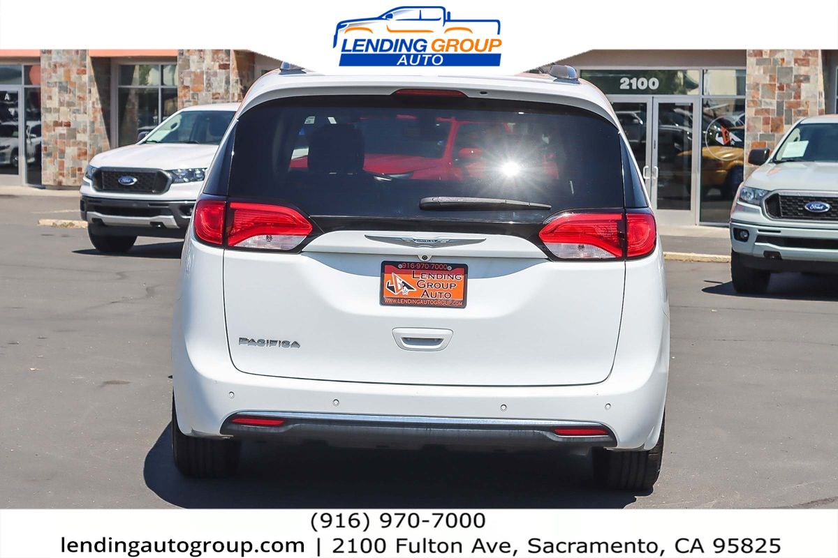 2018 Chrysler Pacifica Touring Plus photo 3