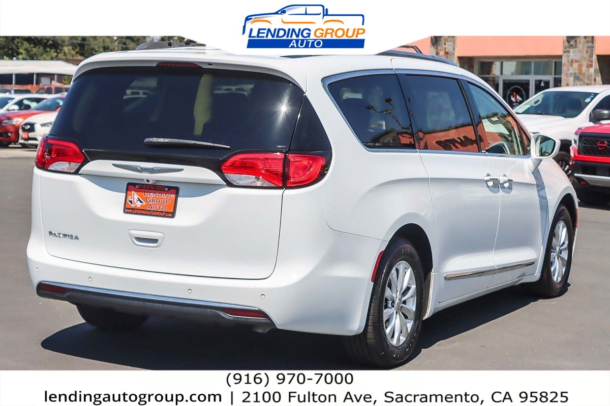 2018 Chrysler Pacifica Touring Plus photo 4