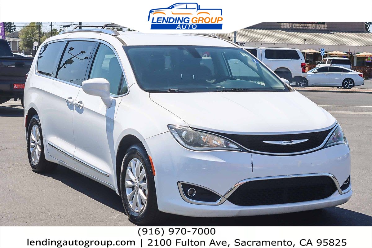 2018 Chrysler Pacifica Touring Plus photo 5