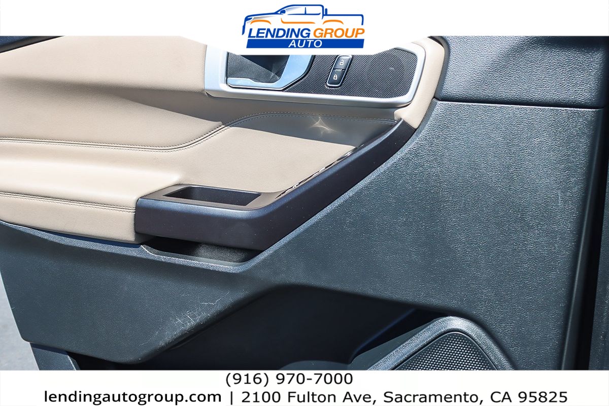 2020 Ford Explorer XLT photo 16