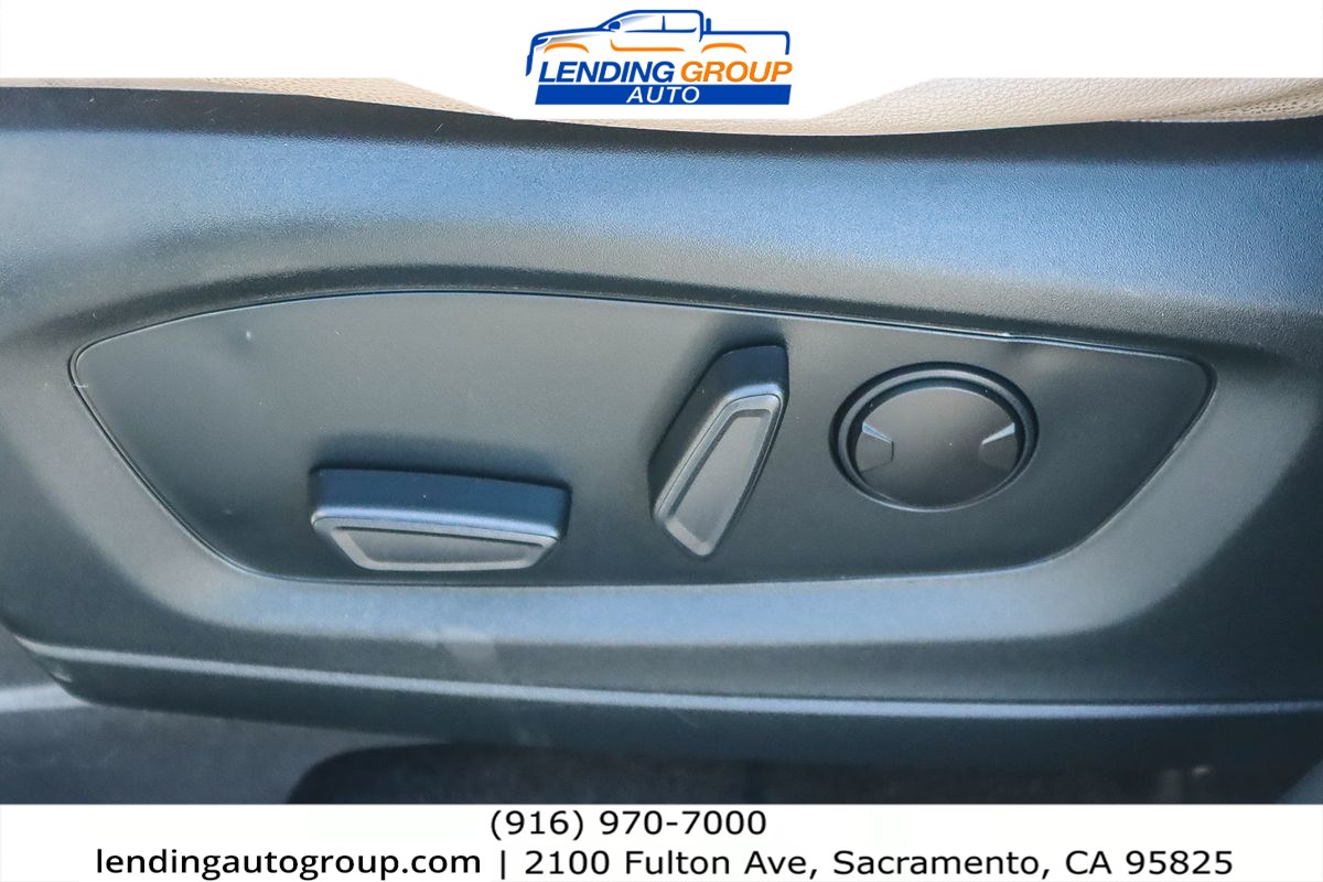 2020 Ford Explorer XLT photo 17