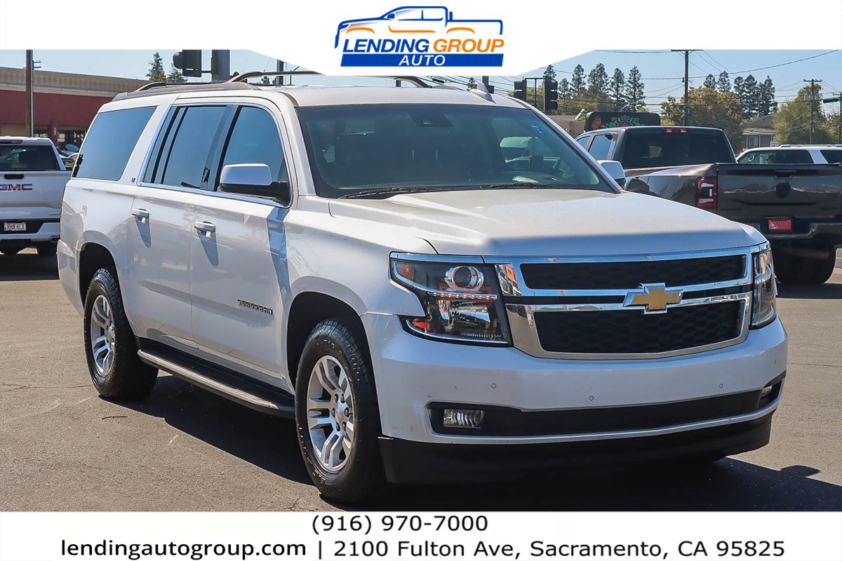 2017 Chevrolet Suburban LT photo 4