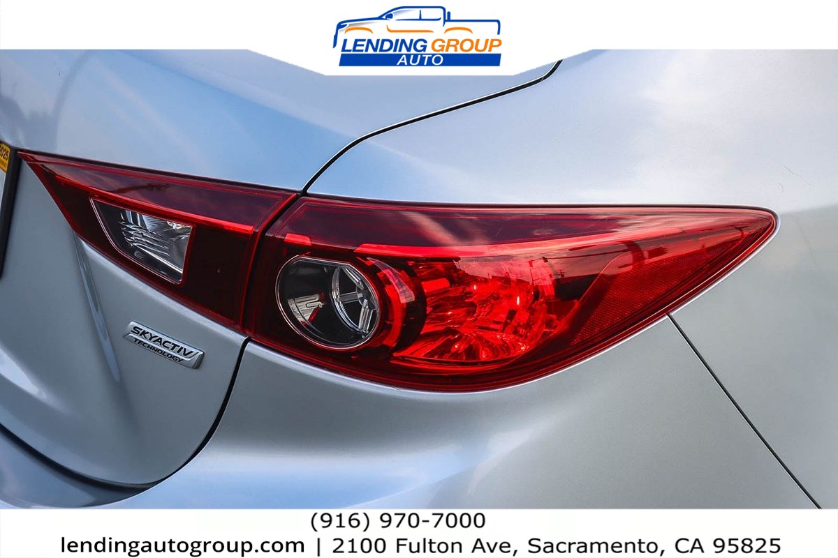 2017 Mazda Mazda3 Touring photo 3
