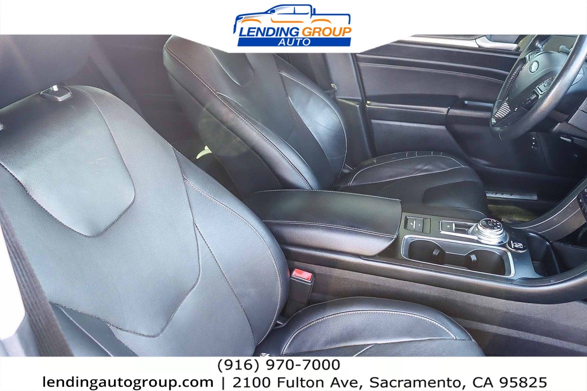2019 Ford Fusion Energi Titanium photo 12