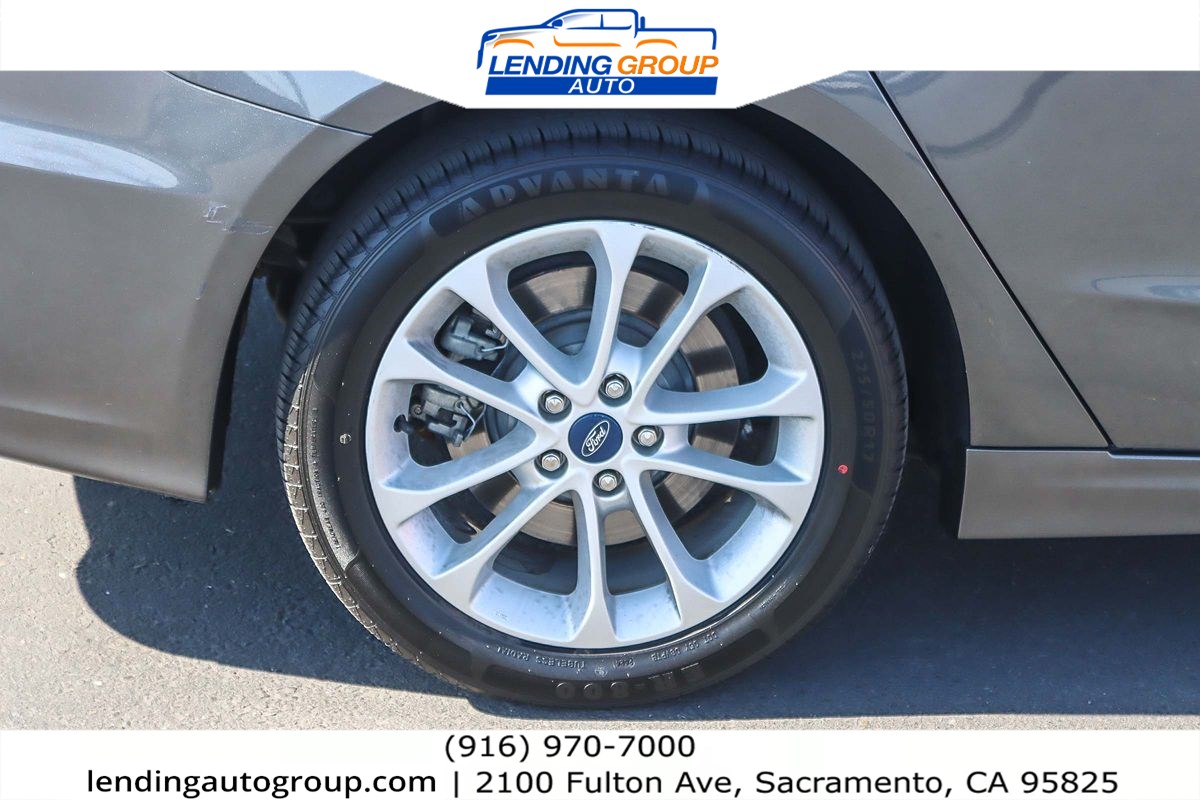 2019 Ford Fusion Energi Titanium photo 8
