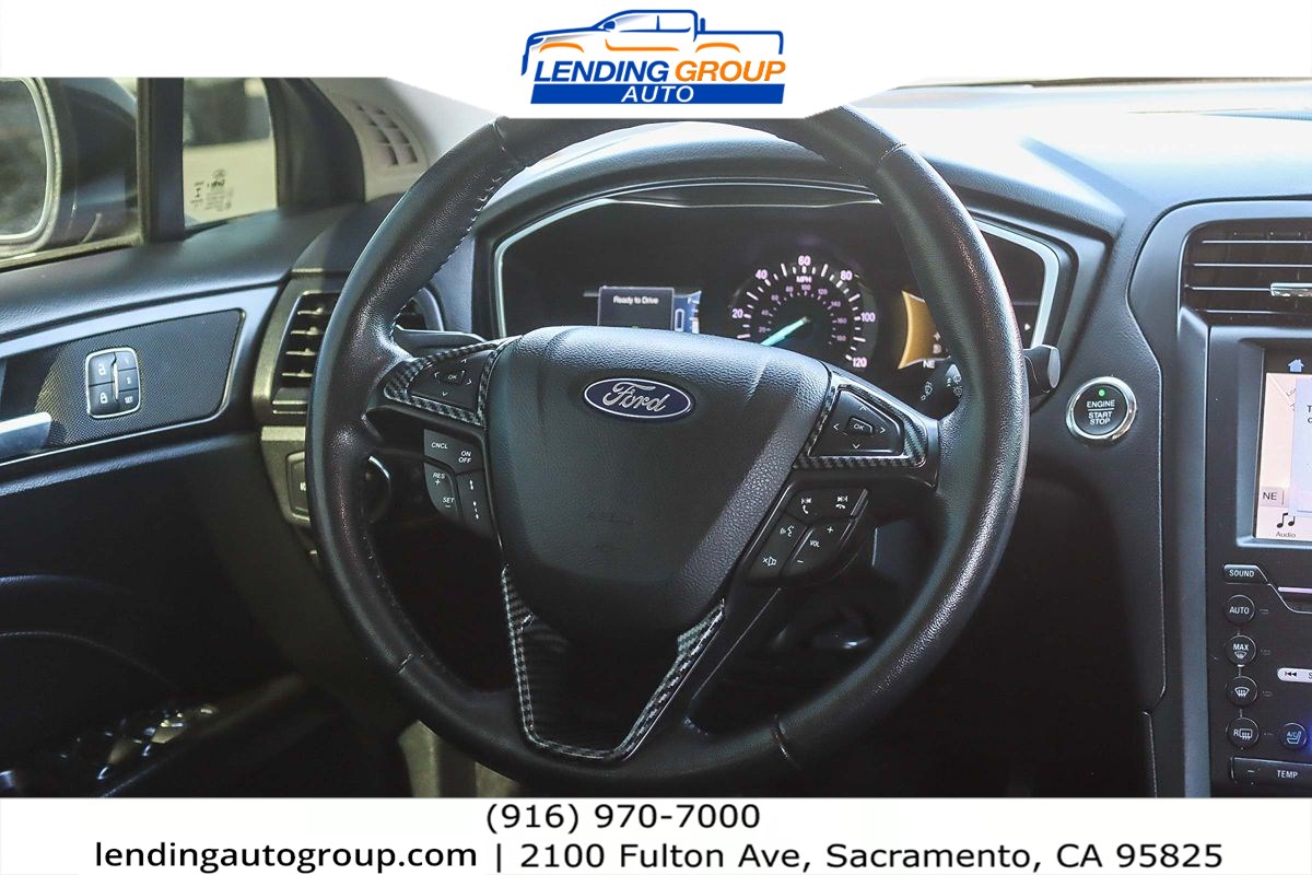 2019 Ford Fusion Energi Titanium photo 11
