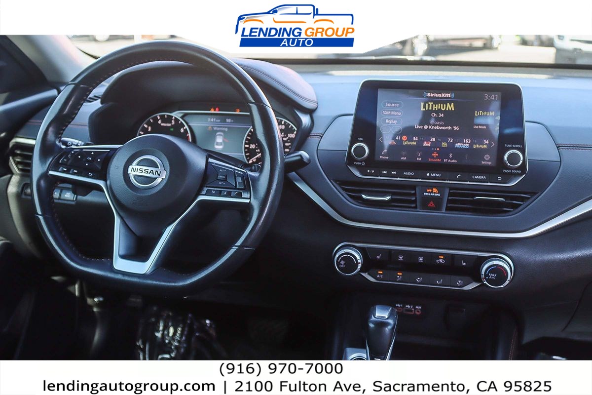 2020 Nissan Altima 2.5 SR photo 9