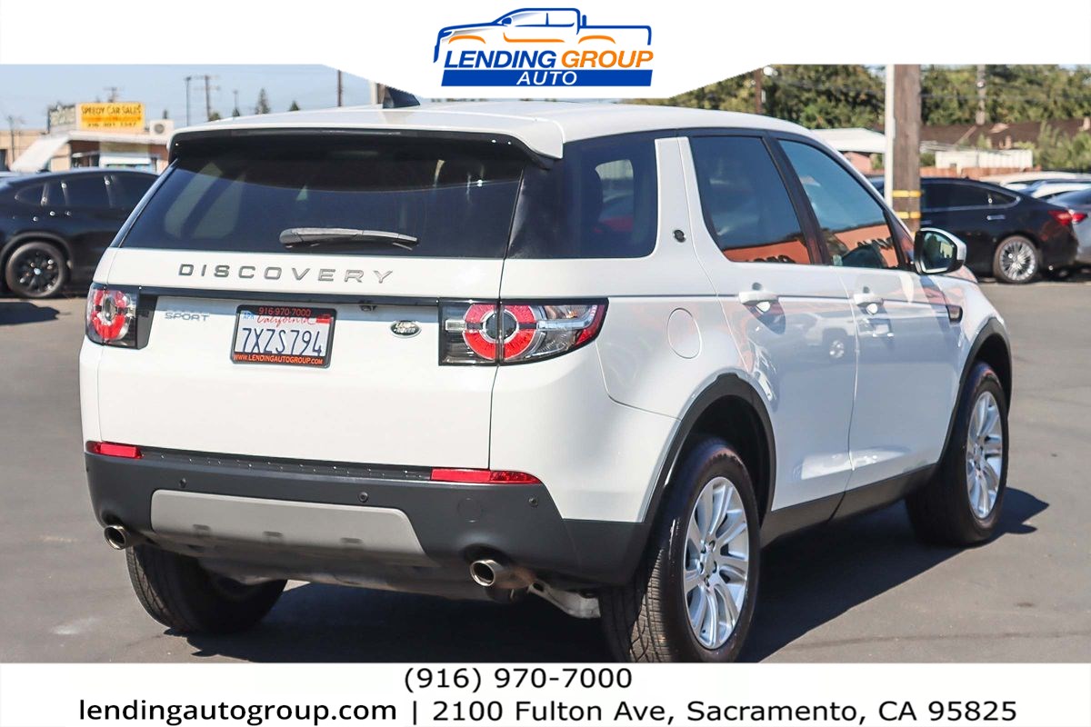 2017 Land Rover Discovery Sport SE photo 3