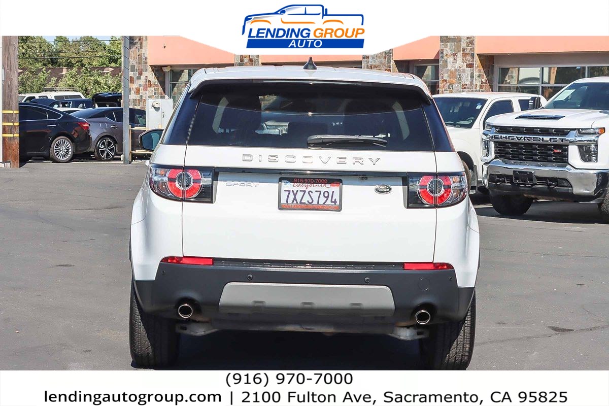 2017 Land Rover Discovery Sport SE photo 2