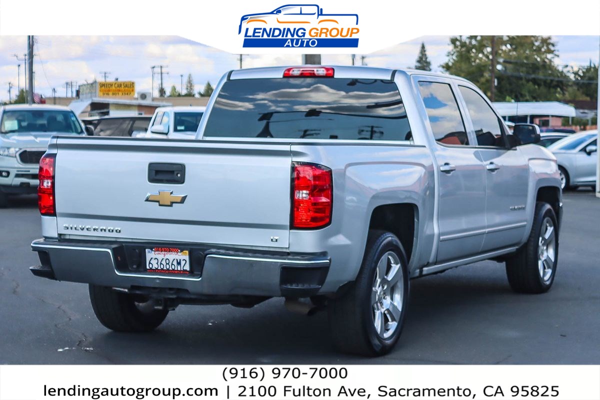 2017 Chevrolet Silverado LT photo 4