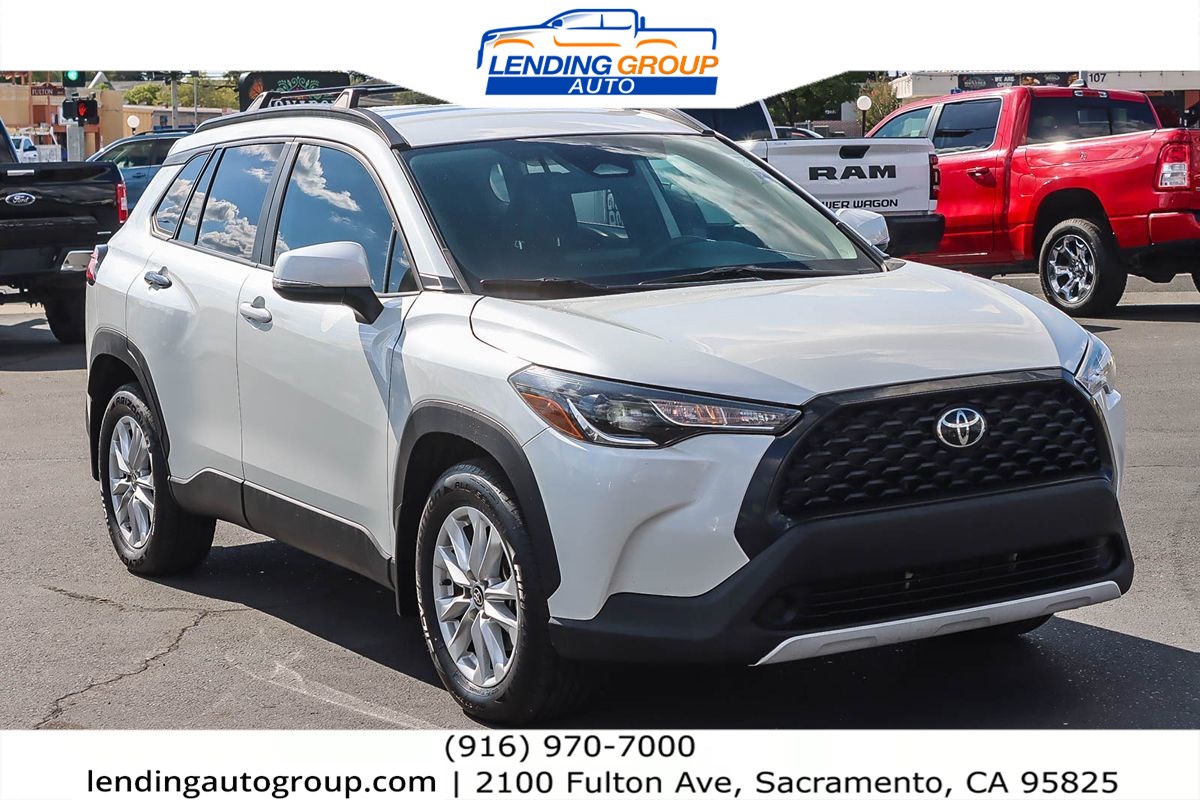 2023 Toyota Corolla Cross LE photo 3