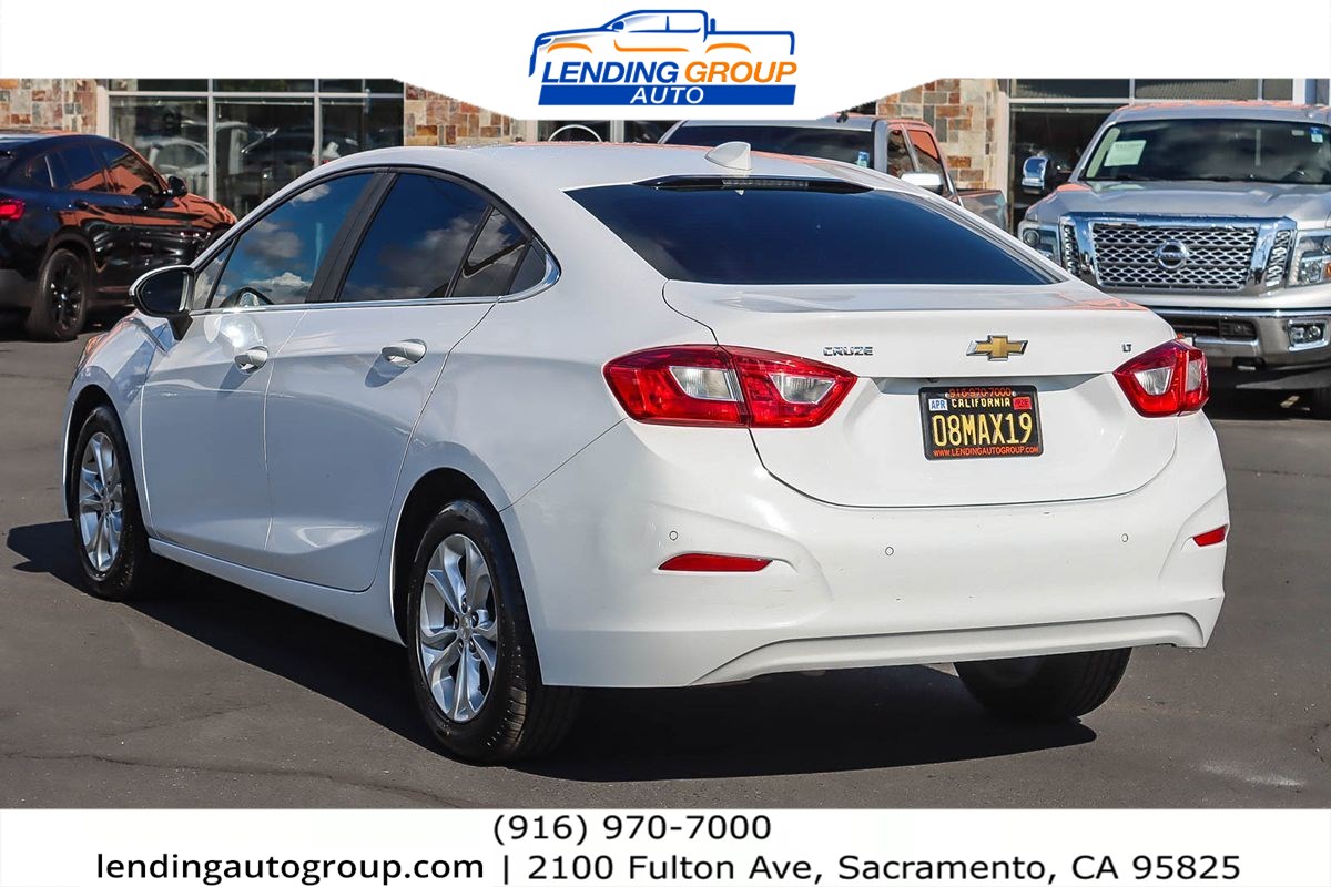 2019 Chevrolet Cruze LT photo 2