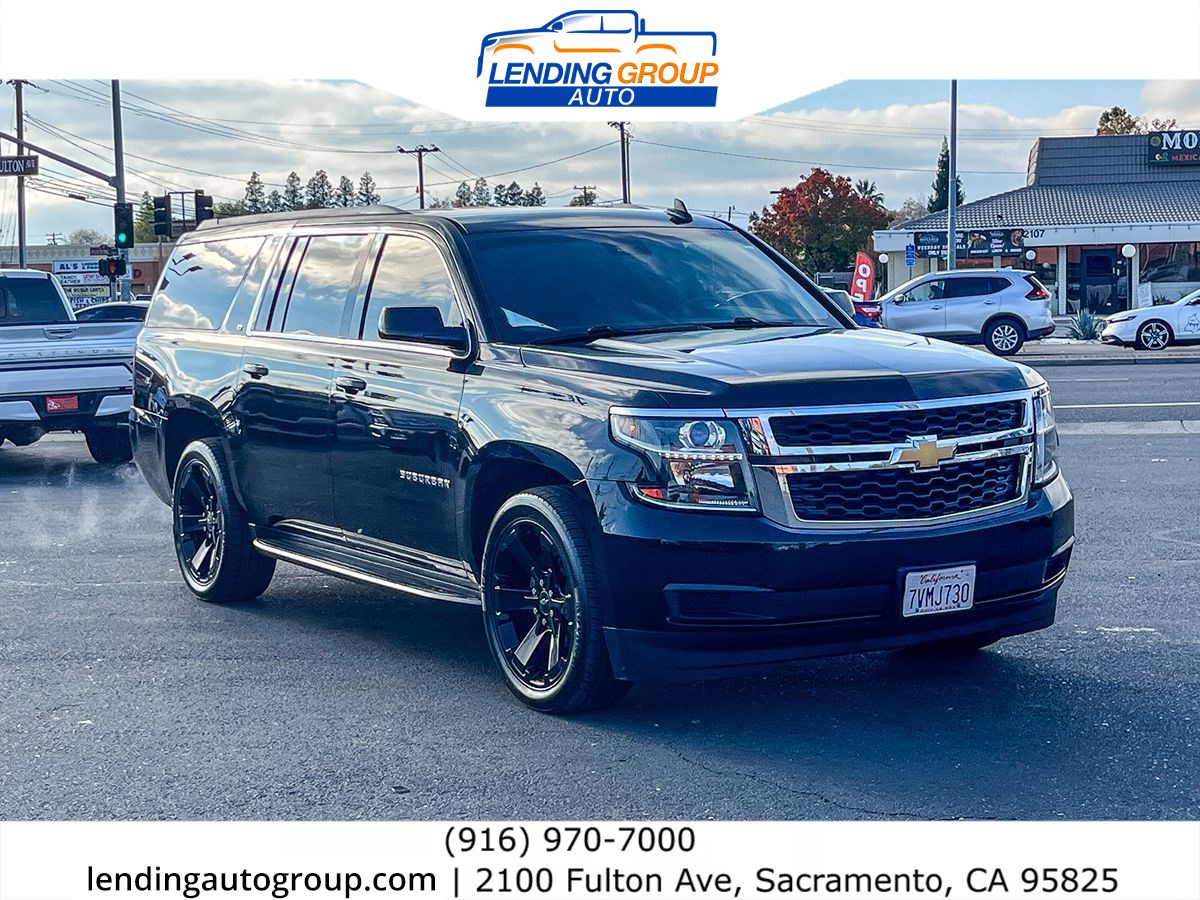 2016 Chevrolet Suburban LT photo 4
