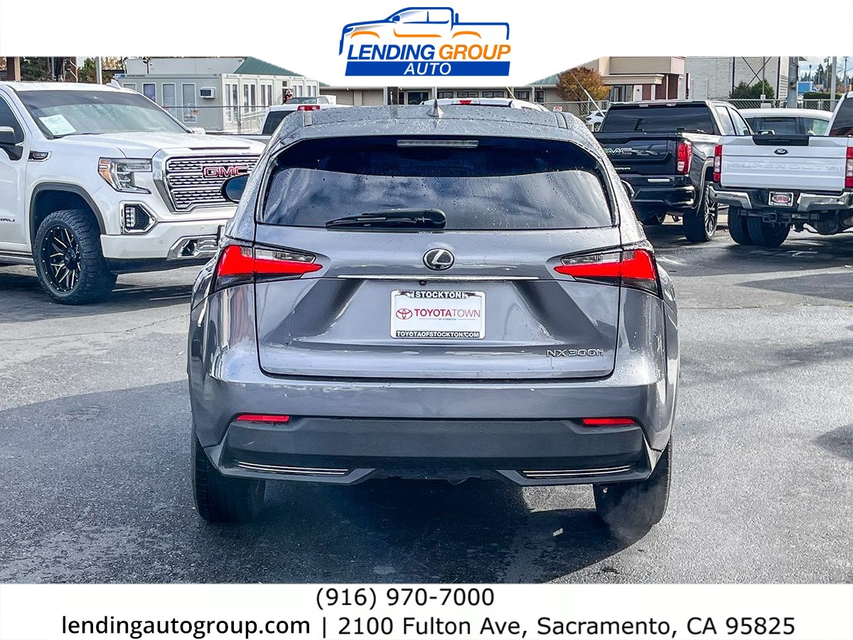 2015 Lexus NX 300h Luxury photo 3