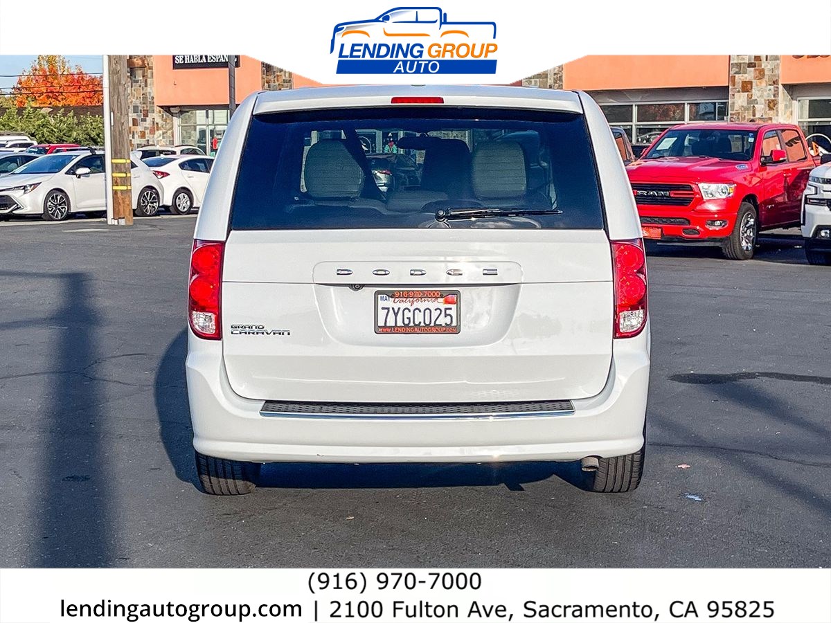 2017 Dodge Grand Caravan SE photo 3