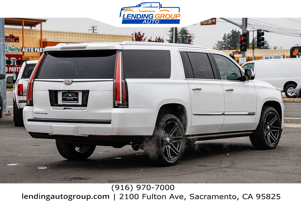 2016 Cadillac Escalade ESV Platinum photo 4