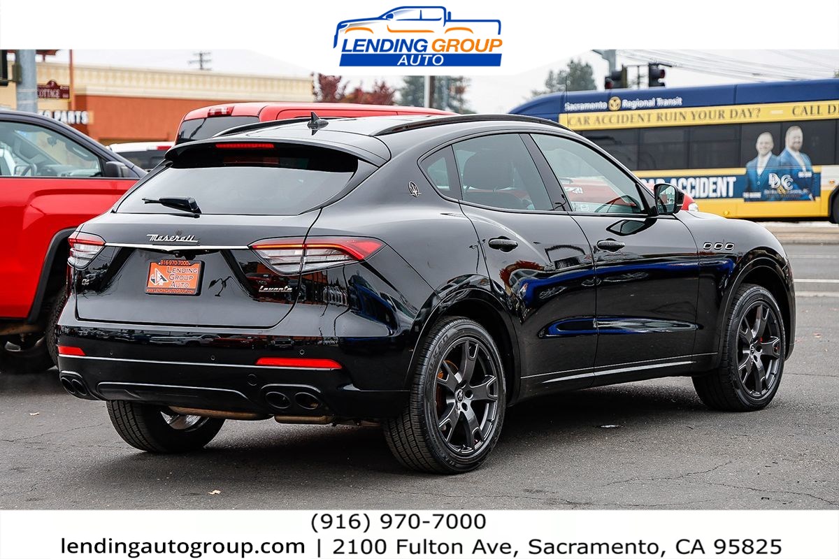 2021 Maserati Levante Base photo 4