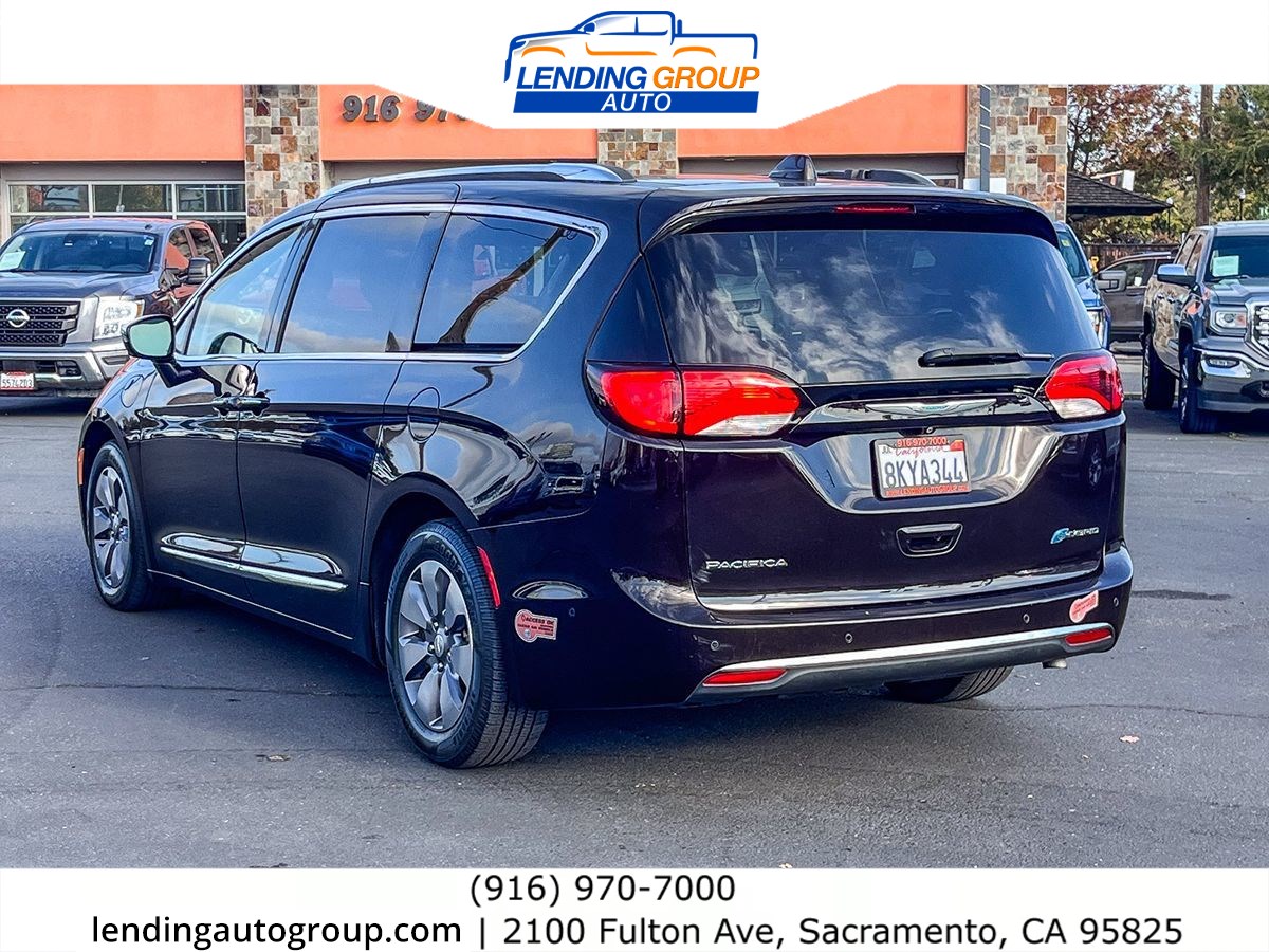 2018 Chrysler Pacifica Hybrid Limited photo 2