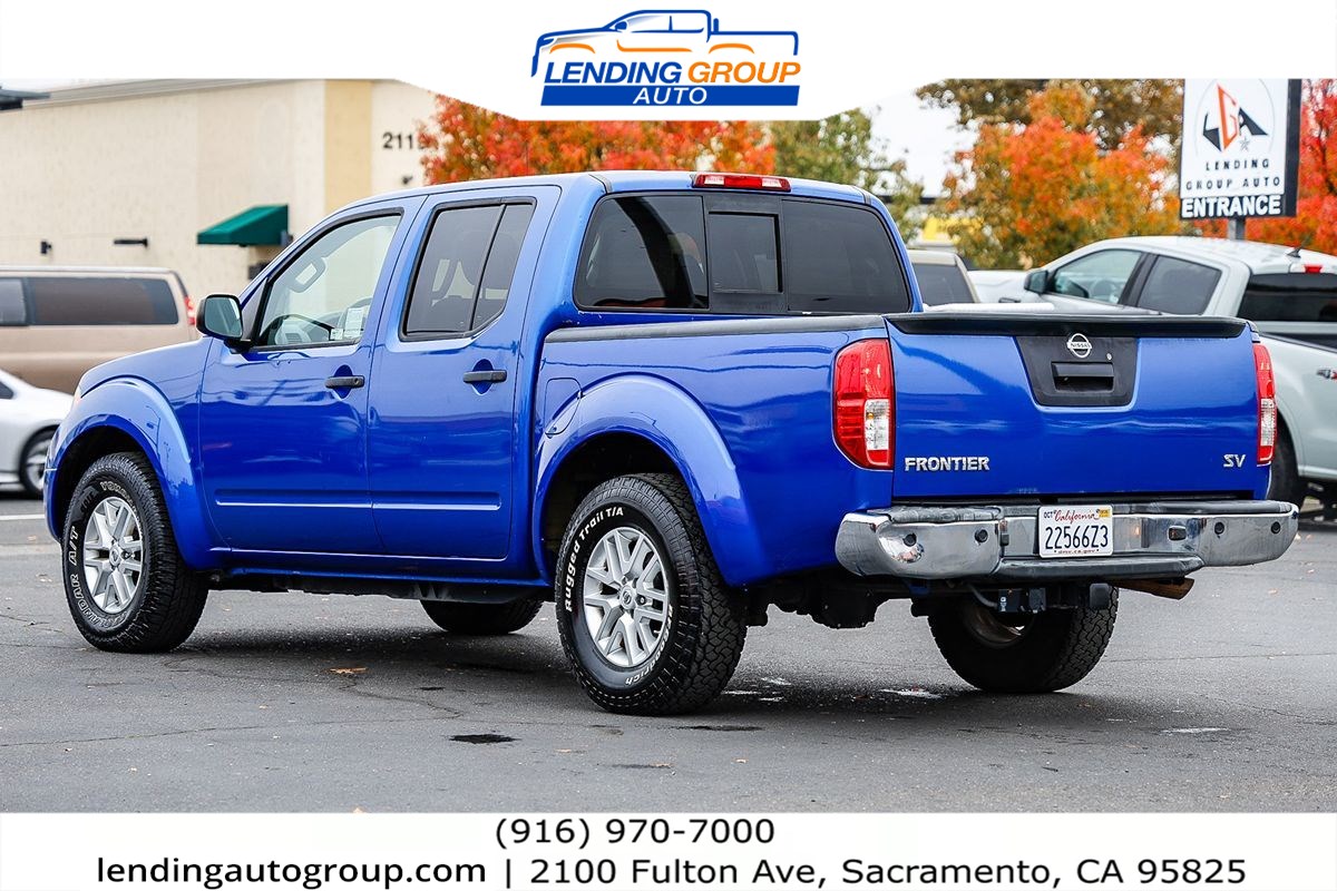 2014 Nissan Frontier SV photo 2