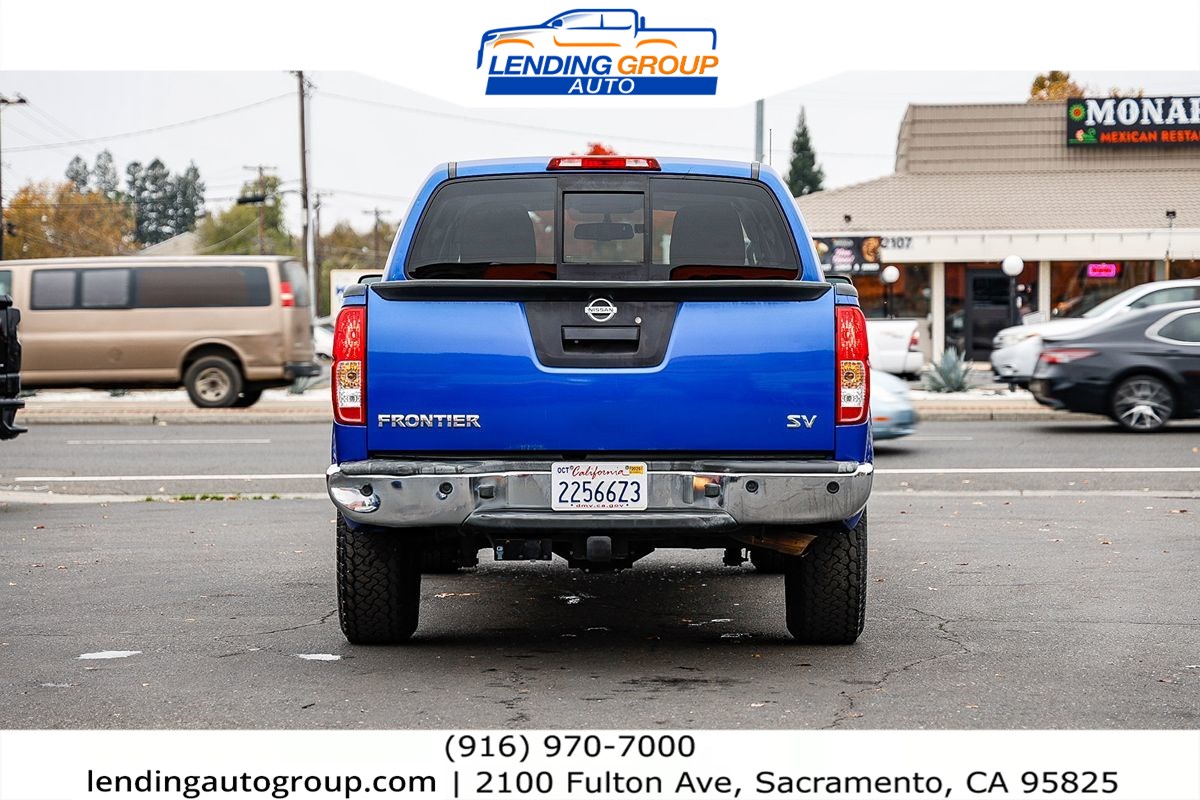 2014 Nissan Frontier SV photo 3