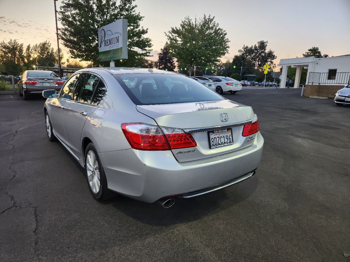 2013 Honda Accord Touring photo 2