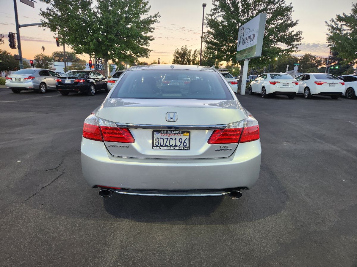 2013 Honda Accord Touring photo 3