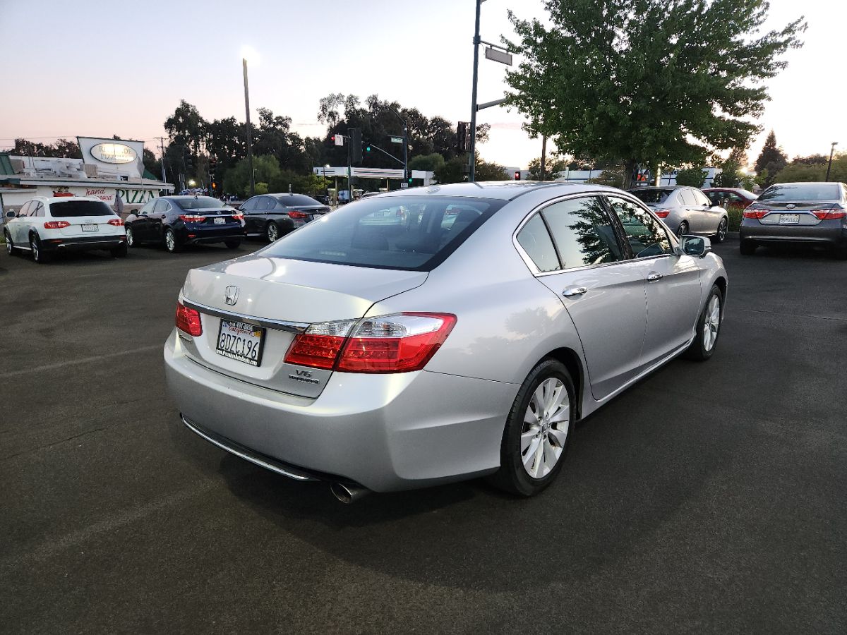2013 Honda Accord Touring photo 4