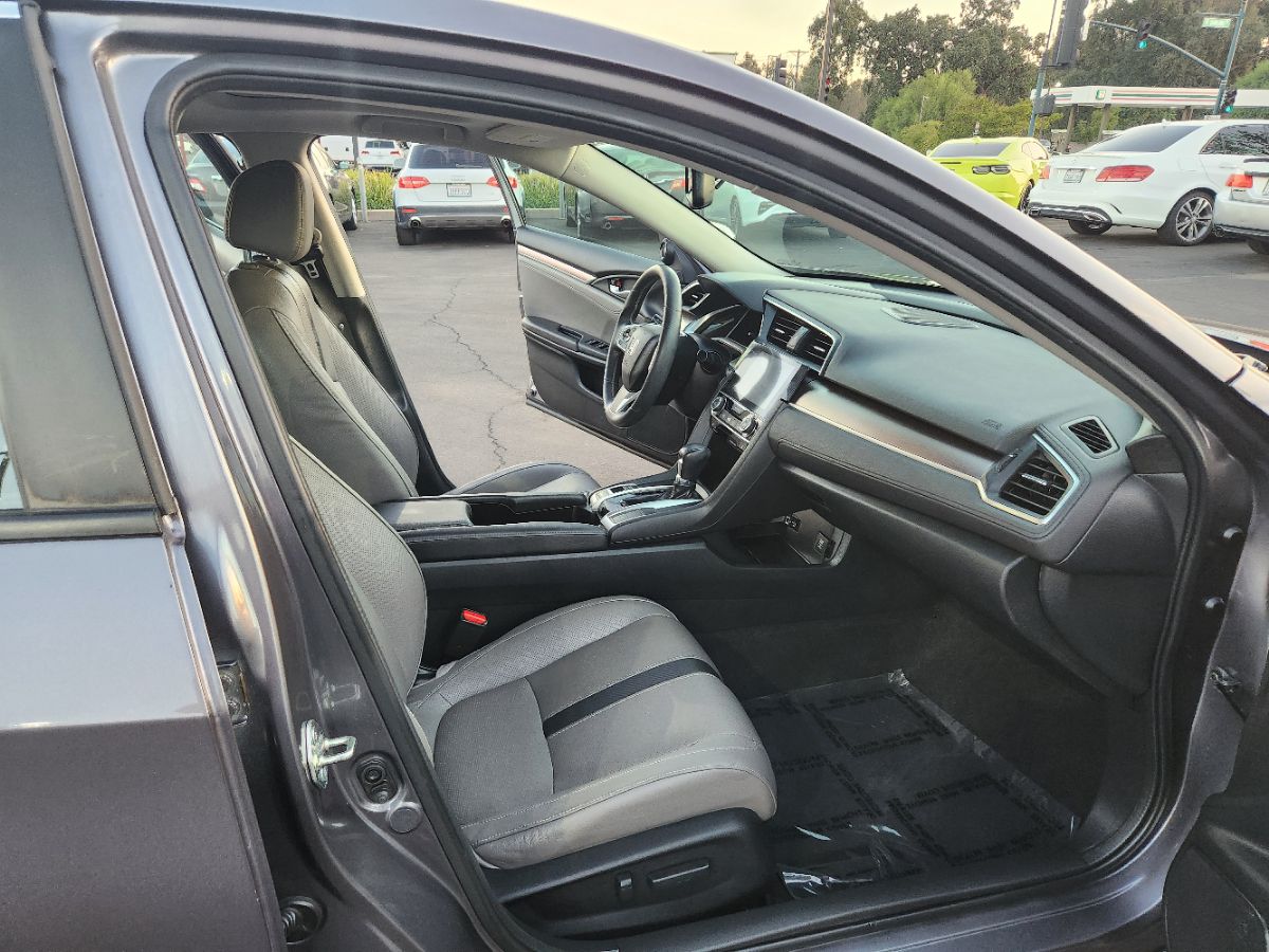 2016 Honda Civic Touring photo 13