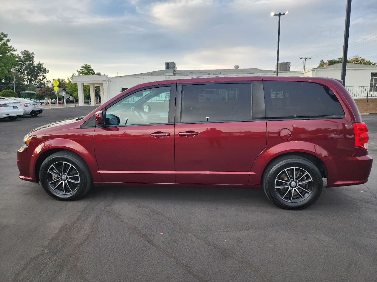 2018 Dodge Grand Caravan GT photo 2