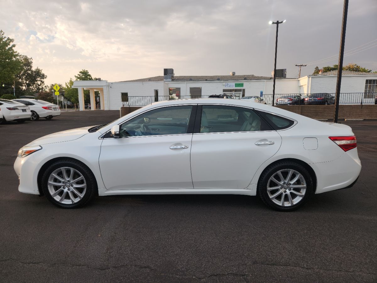 2014 Toyota Avalon Limited photo 2