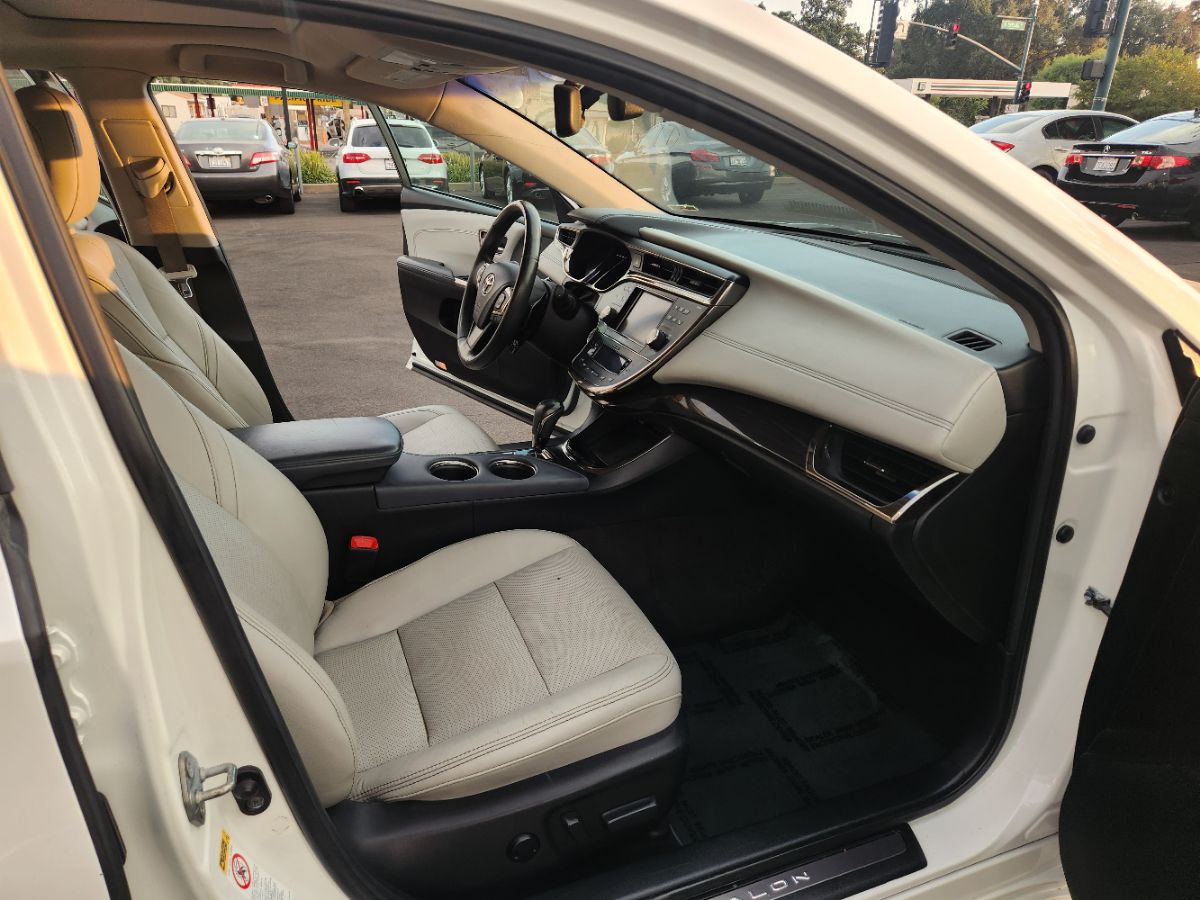 2014 Toyota Avalon Limited photo 13