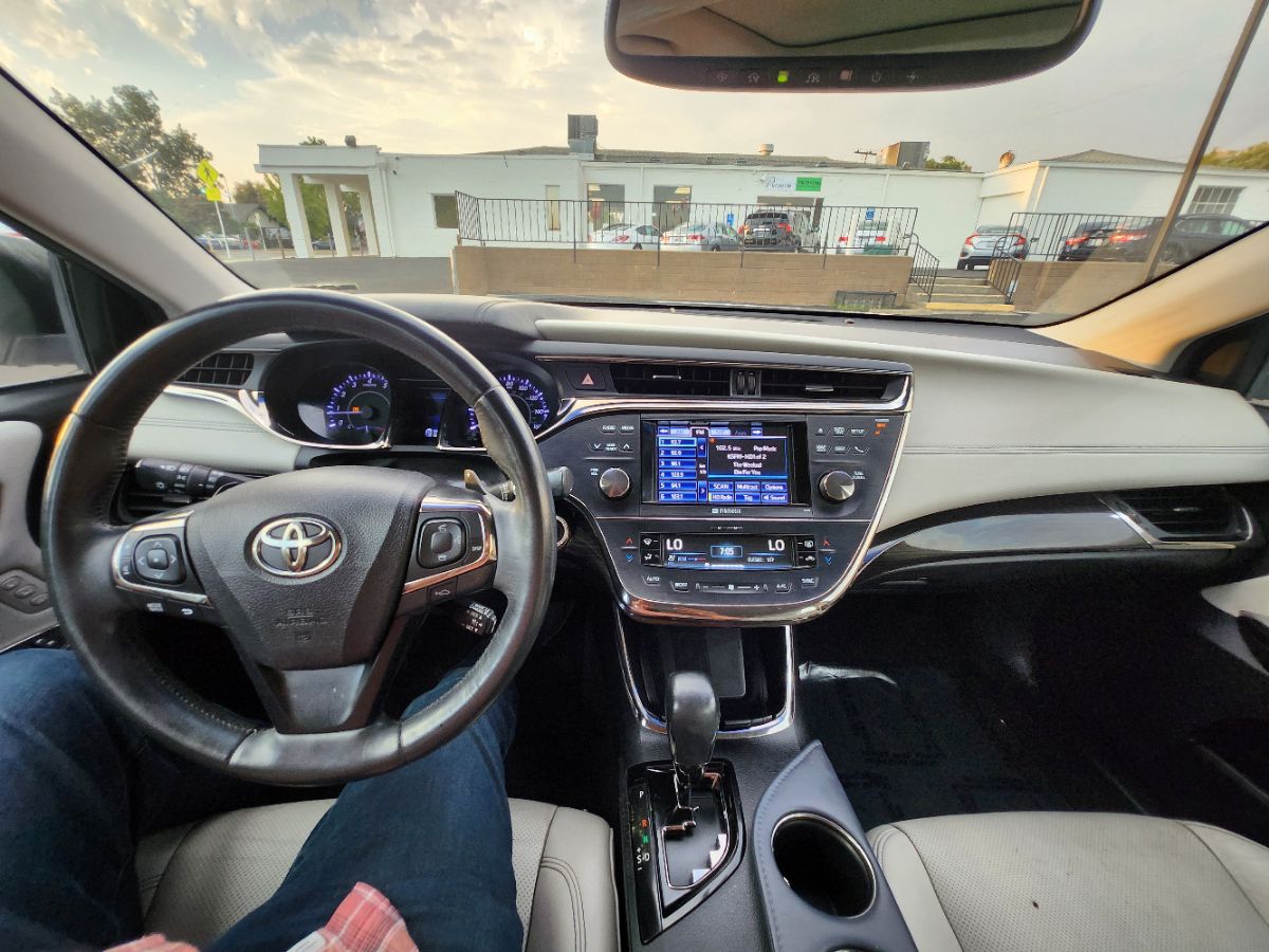 2014 Toyota Avalon Limited photo 14