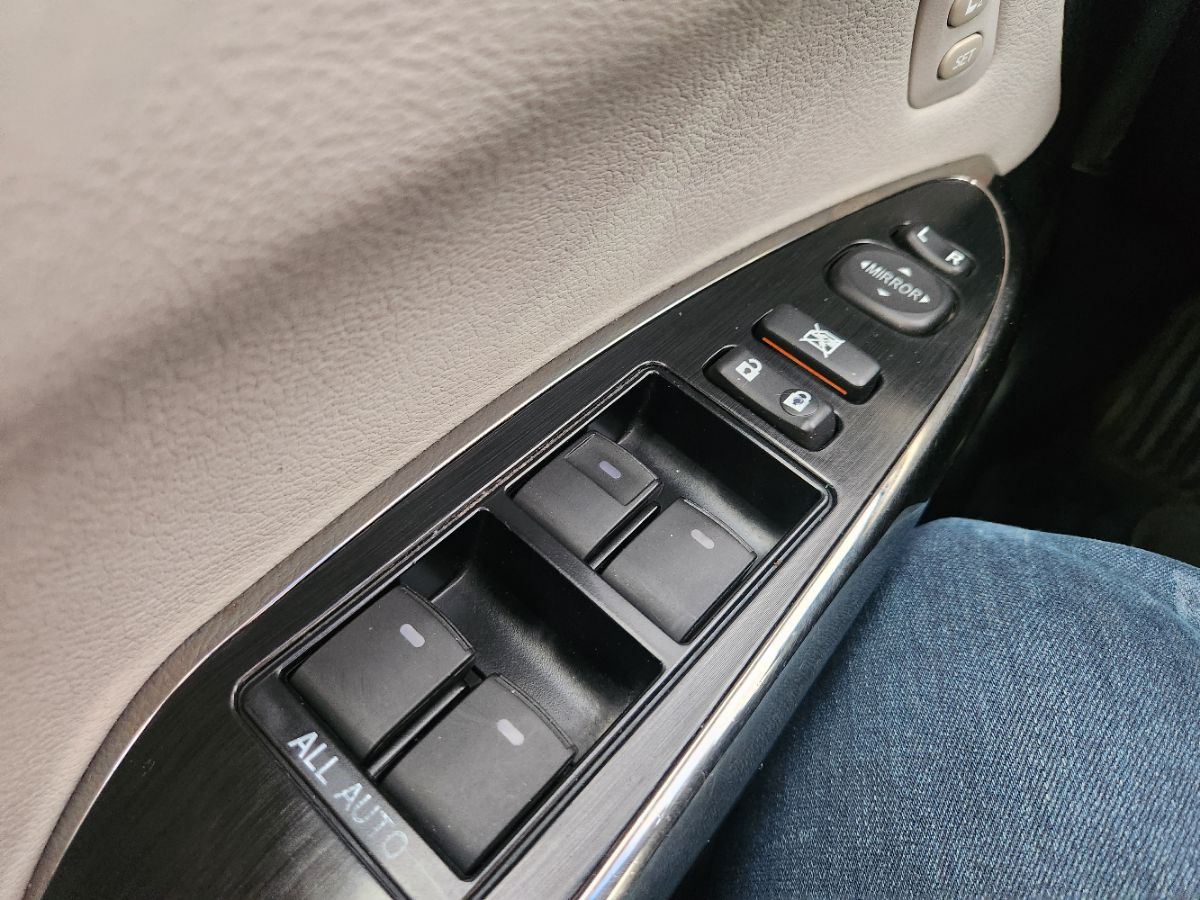 2014 Toyota Avalon Limited photo 20