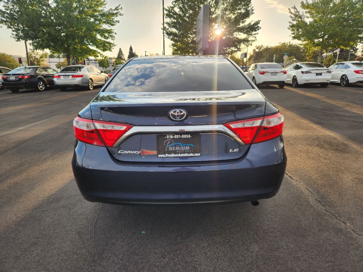 2015 Toyota Camry LE photo 4