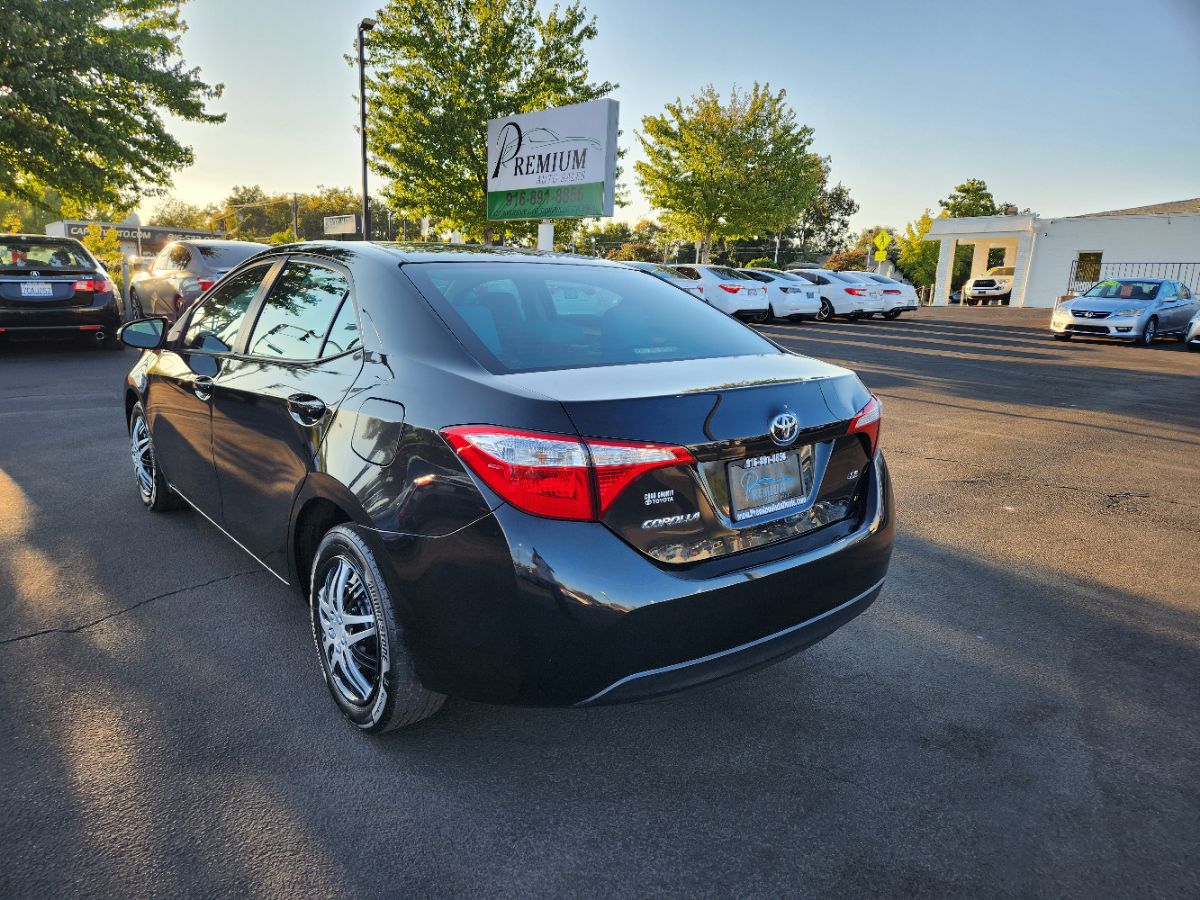 2014 Toyota Corolla LE photo 3