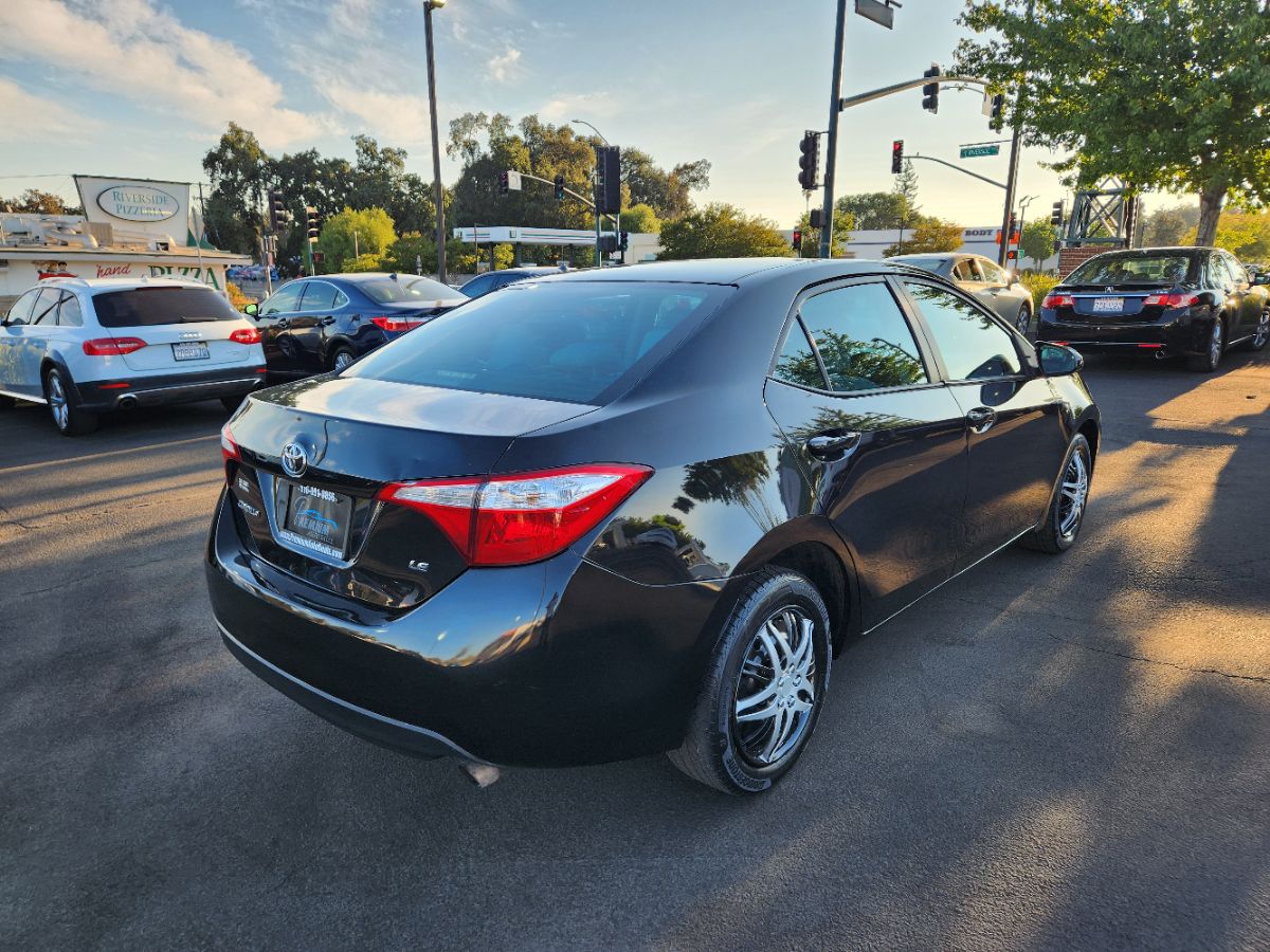 2014 Toyota Corolla LE photo 4