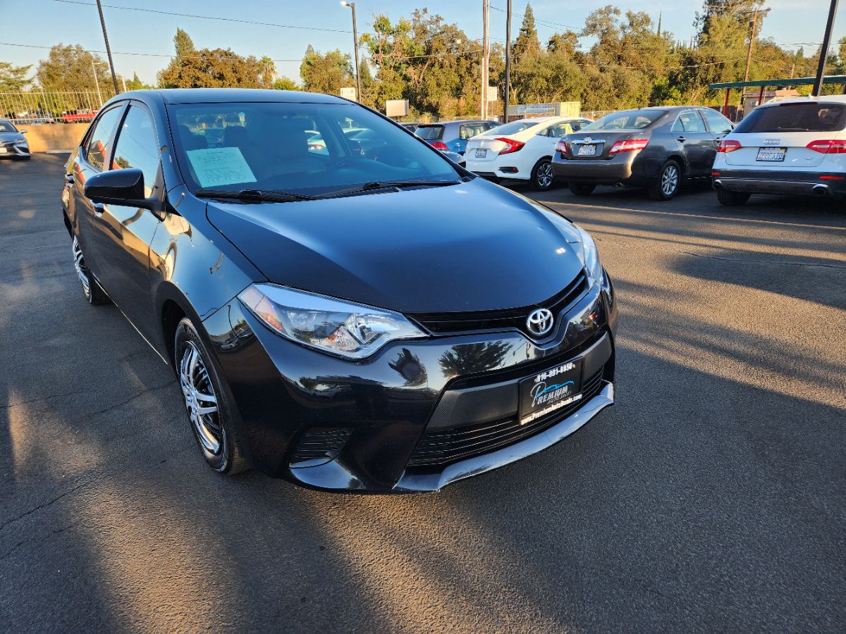 2014 Toyota Corolla LE photo 6