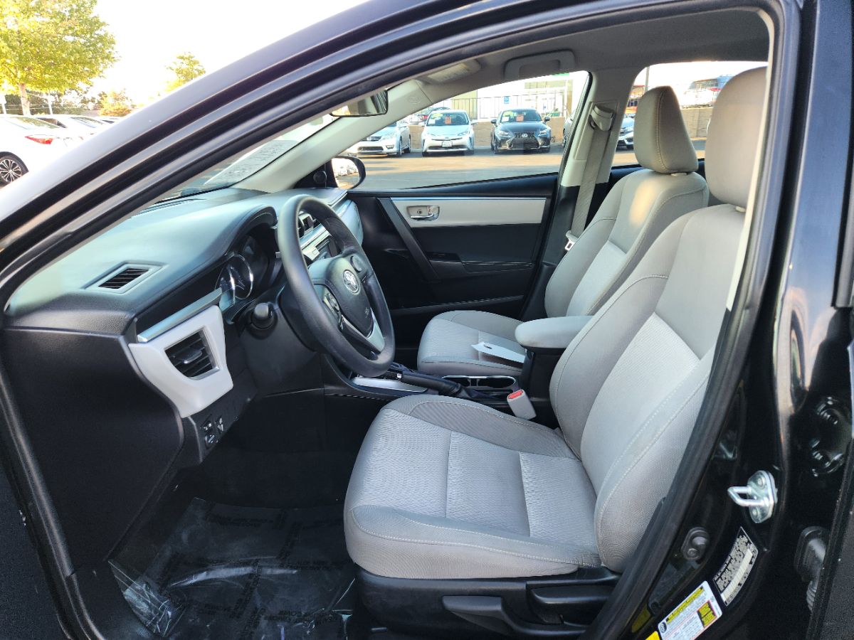 2014 Toyota Corolla LE photo 8