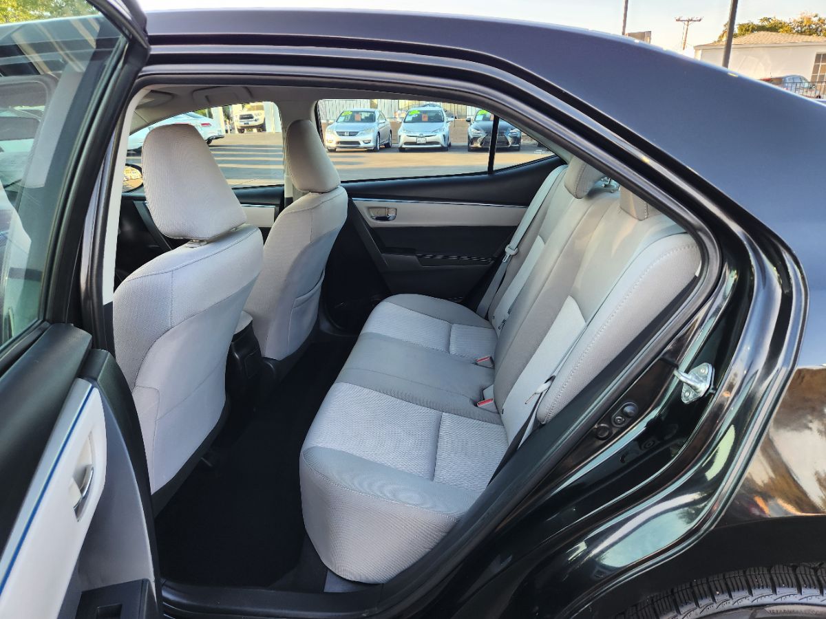 2014 Toyota Corolla LE photo 9